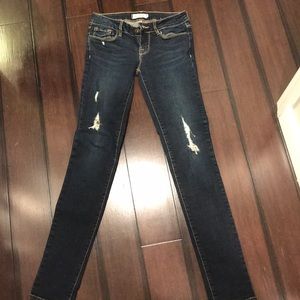 Distressed skinny jeans